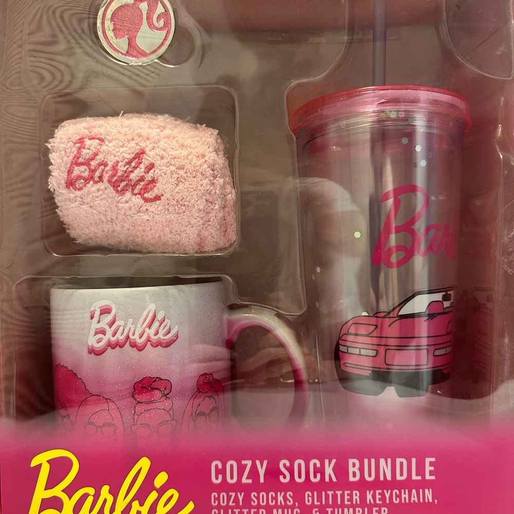 Barbie Cozy Sock Bundle - Pink with 2 FREE Barbie straw toppers